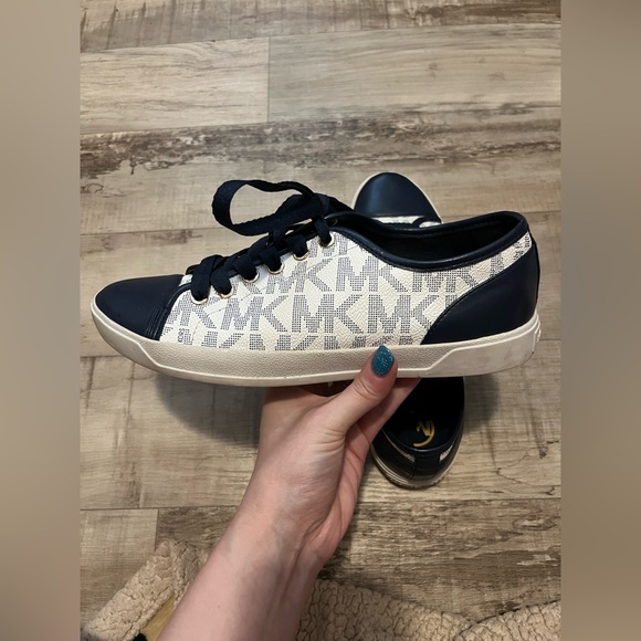 Michael Kors Sneakers - Picture 4 of 5
